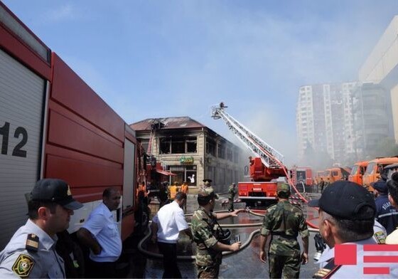 Пожар в ресторане в Баку (Фото)