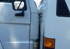 В Баку грузовик Shacman врезался в пассажирский автобус (Видео)