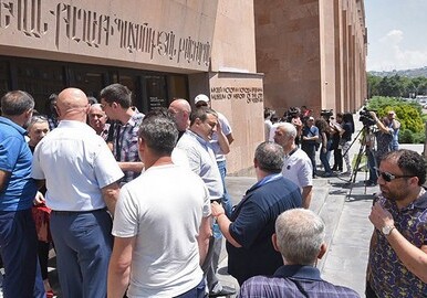 В Ереване прошла акция протеста с требованием отставки мэра