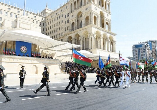 На главной площади столицы Азербайджана прошел военный парад (Прямой эфир-Фото-Обновлено)