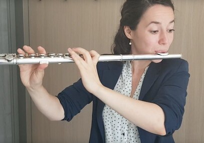 Флейтистка из России играла Баха и Моцарта, пока ей оперировали мозг (Видео)