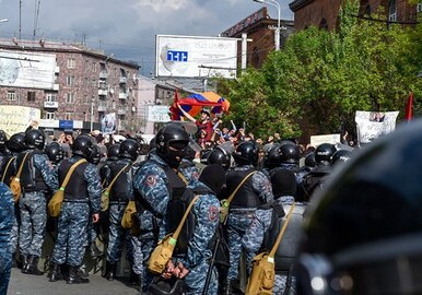 Пашинян отправляет внутренние войска полиции в Карабах