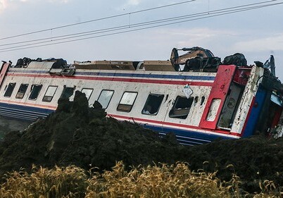 Крушение поезда в Турции: число погибших возросло до 24 (Фото-Видео)