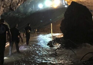 Чудесное спасение в Таиланде: из пещеры вывели всех детей