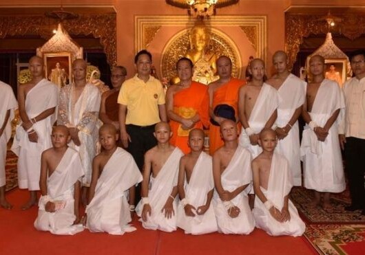 Спасенные из пещер в Таиланде дети постриглись в монахи