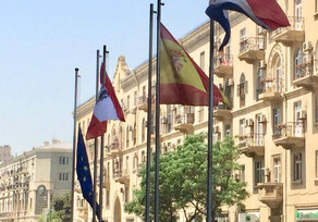Делегация ЕС в Азербайджане приспустила флаги в связи с трагедией в Греции