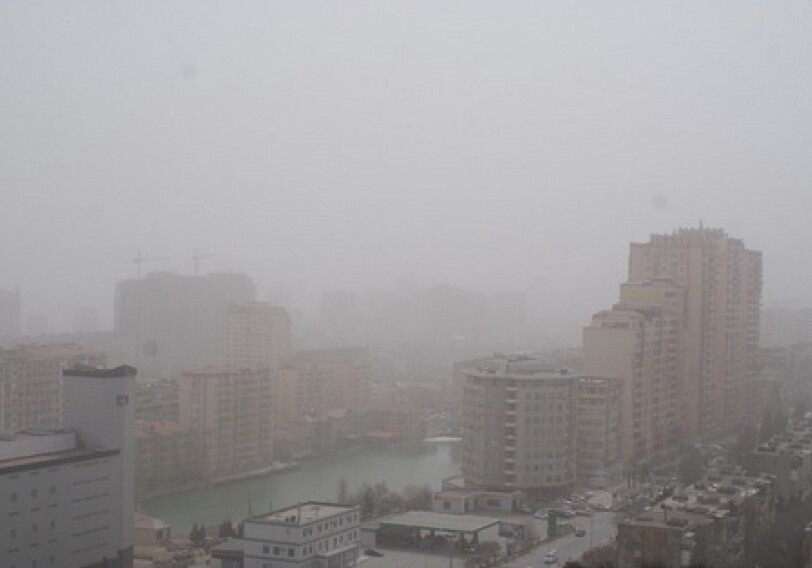 В Азербайджан проник пыльный туман из Туркменистана - Количество пыли в Баку в 4 раза превышает норму