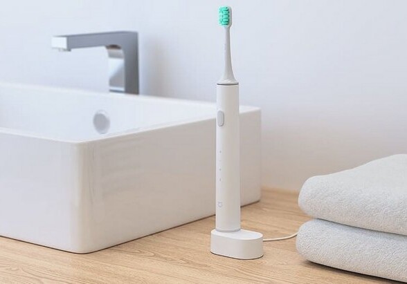 Компания Xiaomi представила «умную» зубную щетку и два смартфона