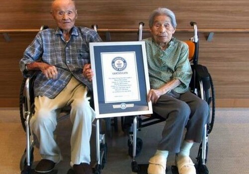 Японская супружеская пара признана старейшей в мире (Фото)