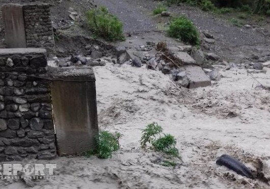 В Гахе селевые потоки разрушили мост, прервана связь с одним селом (Фото-Видео)