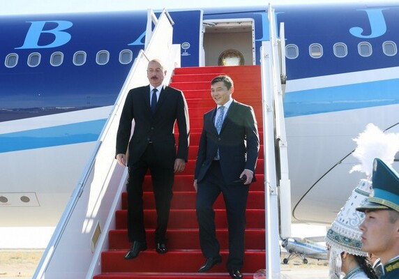 Президент Азербайджана прибыл в Актау для участия в Саммите глав прикаспийских стран (Фото)