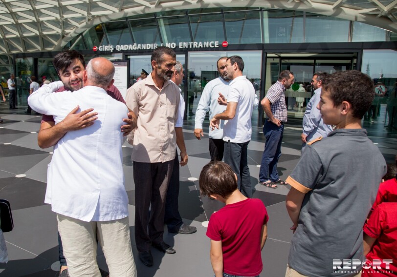 Первая группа азербайджанских паломников вернулась на Родину (Фото) 