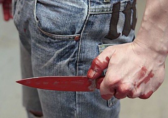 В Бакинском метро мужчина ранил ножом бывшую жену