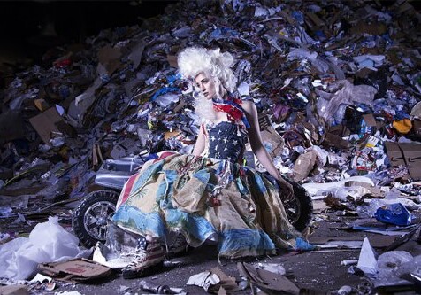 Модная коллекция, полностью созданная из мусора (Фото)