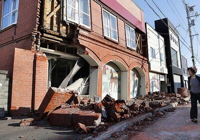 Японию сотрясло мощное землетрясение, пострадало свыше 100 человек