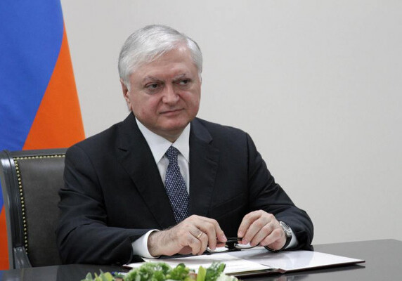 «Сожалею, что премьер-министра ввели в заблуждение» – Налбандян о заявлении Пашиняна относительно Нагорного Карабаха 