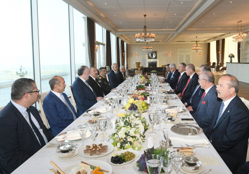 Состоялся совместный рабочий обед президентов Aзербайджана и Турции (Фото)