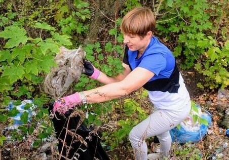 Президент Эстонии убрала мусор в парке (Фото)