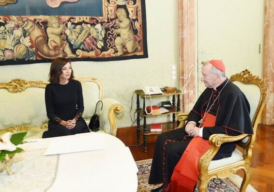 Мехрибан Алиева встретилась с госсекретарем Святого Престола кардиналом Пьетро Паролином (Фото)