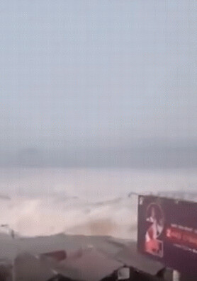 Землетрясение в Индонезии вызвало цунами (Видео)
