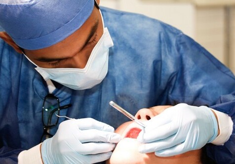 В Сумгайыте клиент лишился зубов, попросив стоматолога о кредите