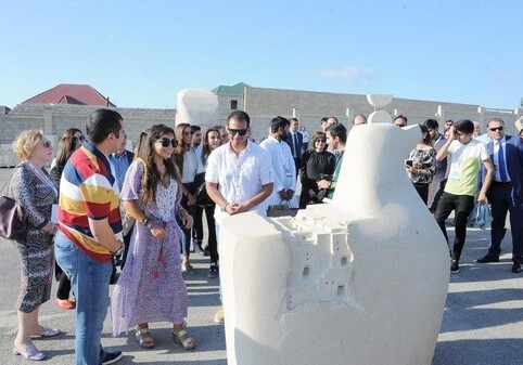 Фестиваль Насими: Лейла и Арзу Алиевы приняли участие в презентации скульптур «Песнь в камне» (Фото)