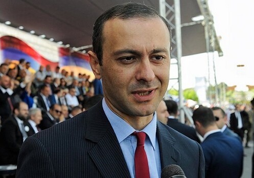 Любитель грантов: Россия не доверяет секретарю Совбеза Армении
