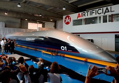 Презентована первая в мире пассажирская капсула Hyperloop (Видео)