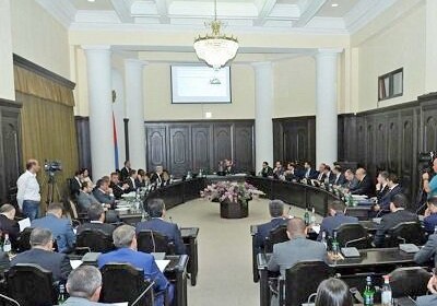 В Армении отправлены в отставку 6 губернаторов