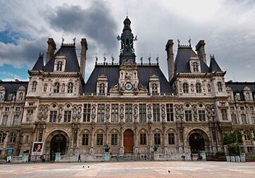 Мэр Парижа предложила разместить бездомных в ратуше
