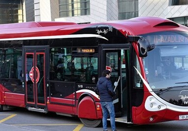 В Баку произошло ДТП с участием трех автобусов (Видео)