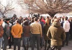В Ереване проходит акция протеста членов инициативы «Руль справа»