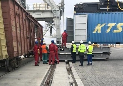 Осуществлена первая контейнерная перевозка по коридору Баку-Тбилиси-Карс (Фото)