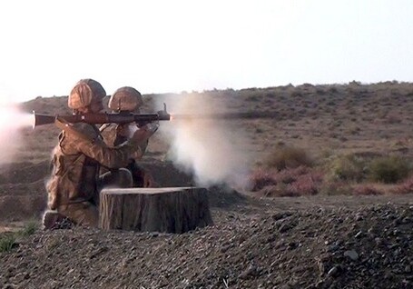 Мотострелковые подразделения ВС Азербайджана выполнили упражнения по стрельбе (Фото-Видео)