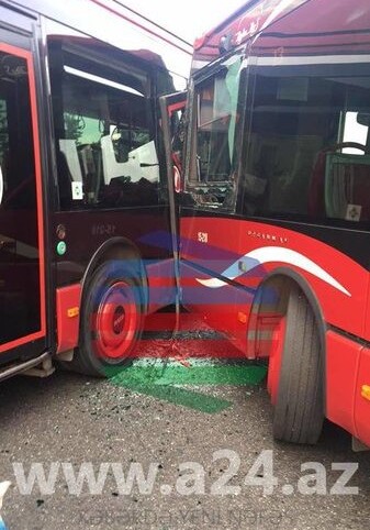 В Баку столкнулись два автобуса «BakuBus»