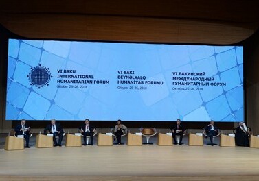Международный гуманитарный форум в Баку продолжил работу в пленарных сессиях (Фото)