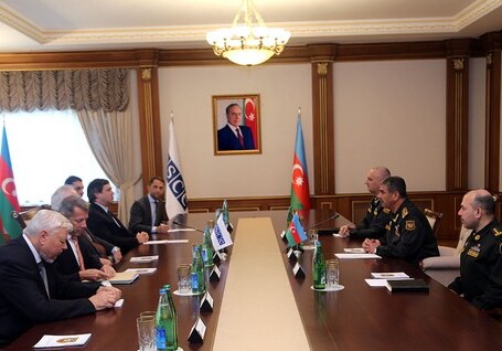 Министр обороны Азербайджана обсудил с посредниками МГ ОБСЕ ситуацию на линии противостояния войск