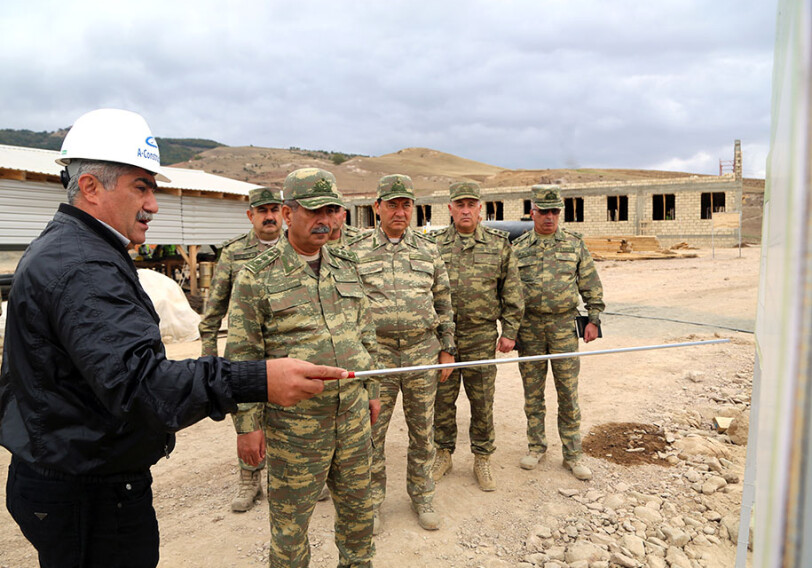 Министр обороны Азербайджана осмотрел ряд строящихся военных объектов (Фото)