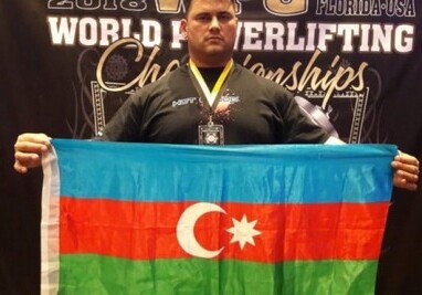 Сотрудник дорожной полиции Азербайджана стал чемпионом мира по пауэрлифтингу (Видео)