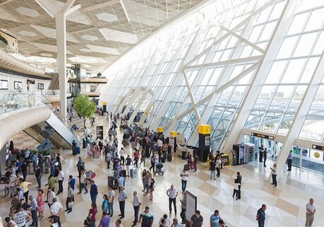 За 9 месяцев бакинский аэропорт обслужил 3,8 млн пассажира