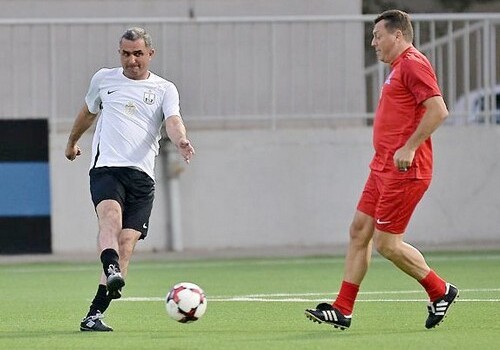 В Баку состоялся товарищеский матч ветеранов азербайджанского и мирового футбола (Фото)