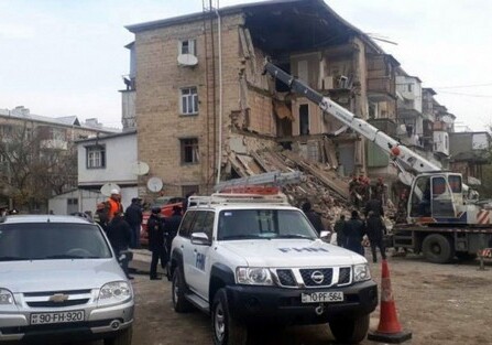 Замглавы ИВ Гянджи: «Две семьи остались под завалами разрушенного дома»