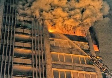 Сотрудники МЧС потушили пожар в хырдаланской многоэтажке
