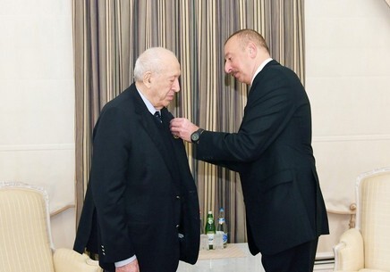 Ильхам Алиев вручил Таиру Салахову орден «Эмек» 1-й степени (Фото)