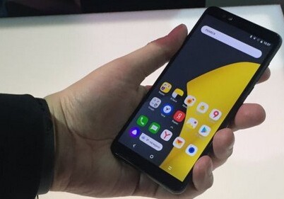 «Яндекс» представил свой первый смартфон (Фото)