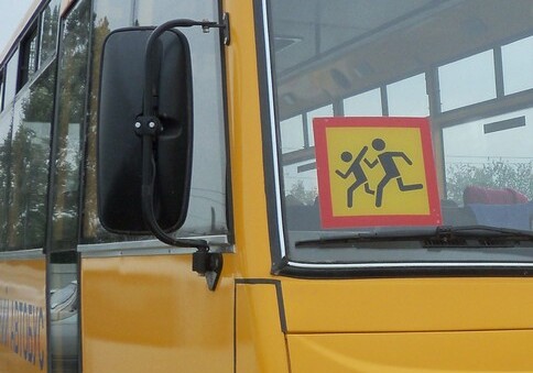 В Баку попал в ДТП школьный автобус, госпитализированы двое учеников
