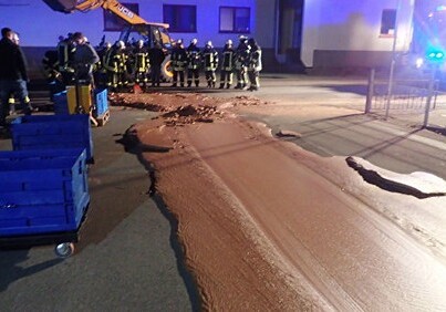 В Германии тонна шоколада вылилась на улицу (Фото)