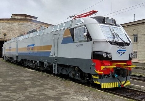 Первый грузовой локомотив для БТК прибыл в Азербайджан