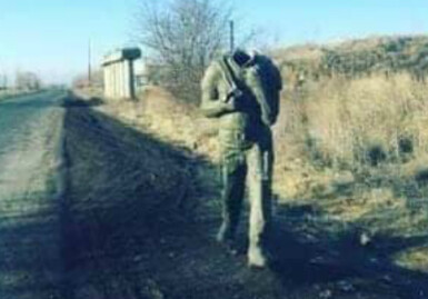 В Армении обезглавили статую шагающего Никола Пашиняна