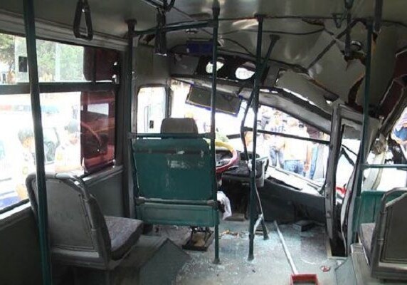 В Баку пассажирский автобус совершил ДТП (Фото) 